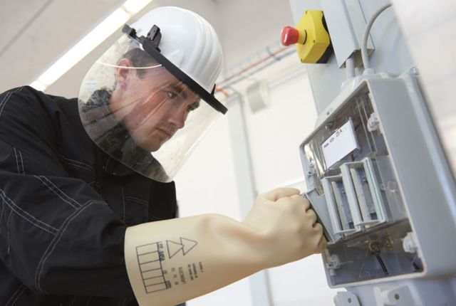 Elektroinstallateur/-in FZ