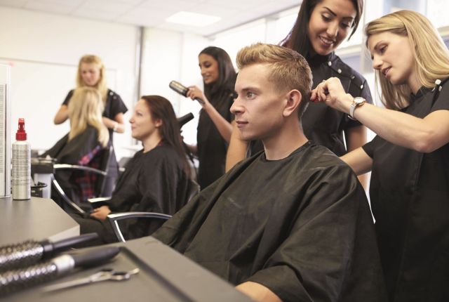 Coiffeur/Coiffeuse FZ