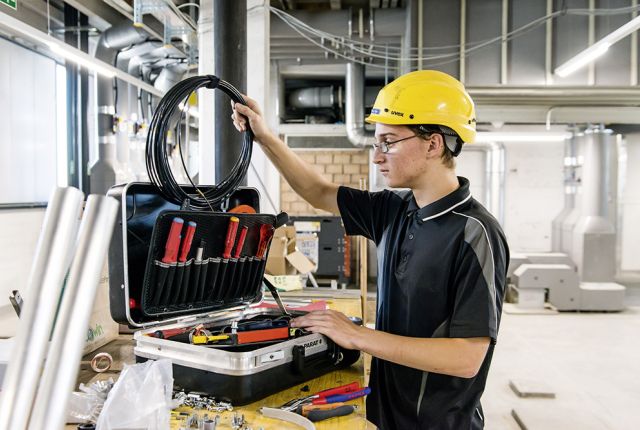 Montage-Elektriker/-in FZ